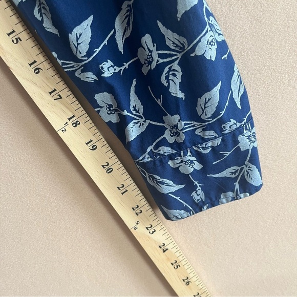 JCrew Secret Wash cotton blue shirt in floral print in LT - Picture 4 of 9